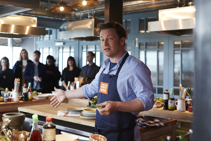 OYUNUN KURALLARINI YENİDEN KOYDU: JAMIE OLIVER