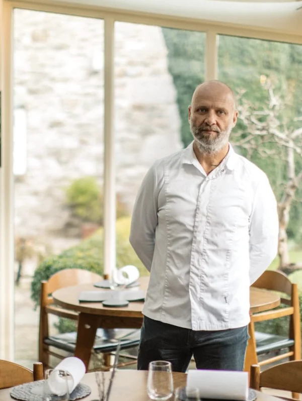 SIMON ROGAN; KÜRESEL BİR KOLEKSİYONUN SAHİBİ