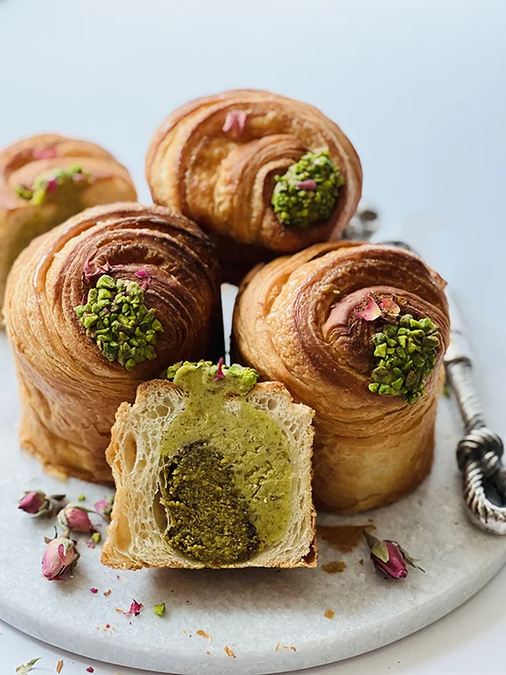 ANTEP FISTIKLI  KRUVASAN (CRUFFIN)