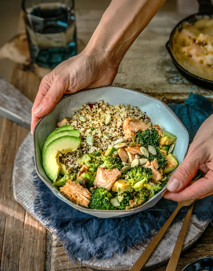 BROKOLİ AVOKADO TON BALIKLI KASE