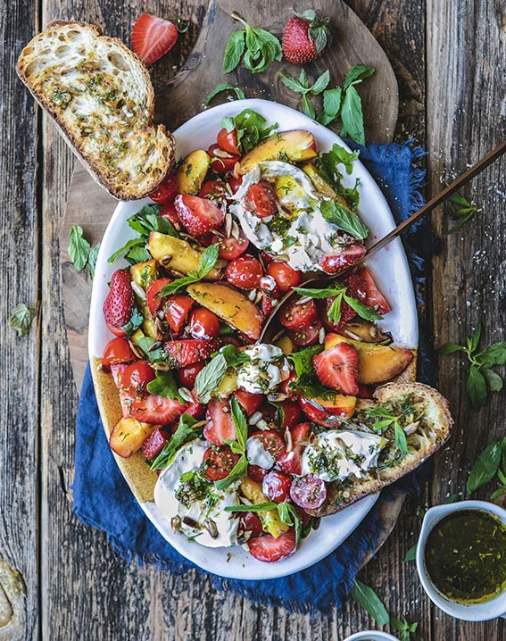 BURATTA PEYNİRLİ MEYVE SALATASI