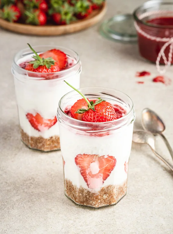 ÇİLEKLİ CHEESECAKE 
