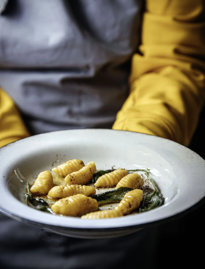 YANIK TEREYAĞI VE  ADAÇAYI SOSLU GNOCCHİ