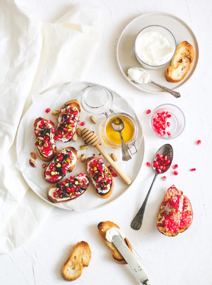 NARLI ve RICOTTA PEYNİRLİ CROSTINI