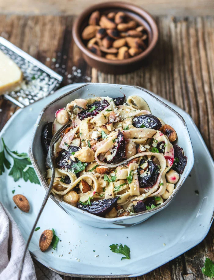 TAHİN SOSLU PANCARLI FETTUCINI